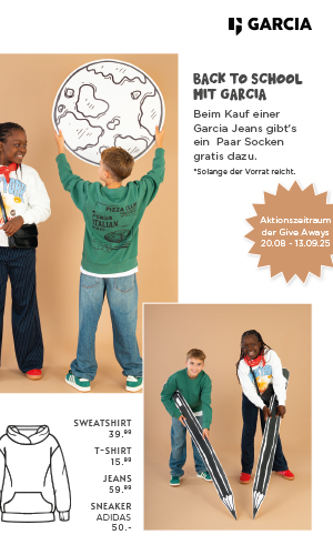 Kinder in coolen Schuloutfits mit Preisauszeichnung der Artikel Kinder in coolen Schuloutfits mit Preisauszeichnung der Artikel