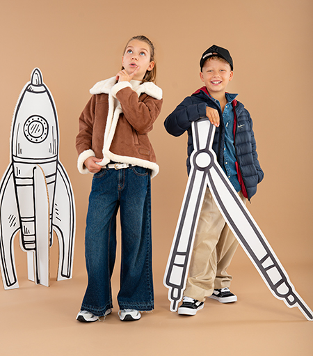 Kinder in coolen Schuloutfits Kinder in coolen Schuloutfits