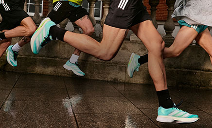 Entdecke Laufschuhe und -bekleidung von adidas