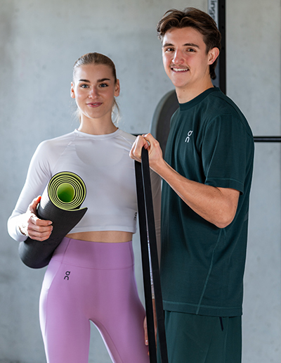 Fitnesscouple im Trainingsoutfit von Puma Fitnesscouple im Trainingsoutfit von Puma
