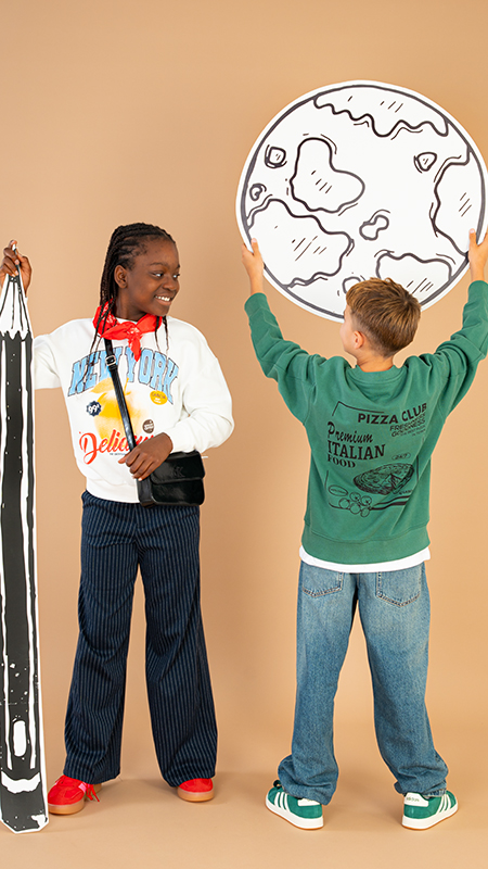 Kinder in coolen Schuloutfits Kinder in coolen Schuloutfits