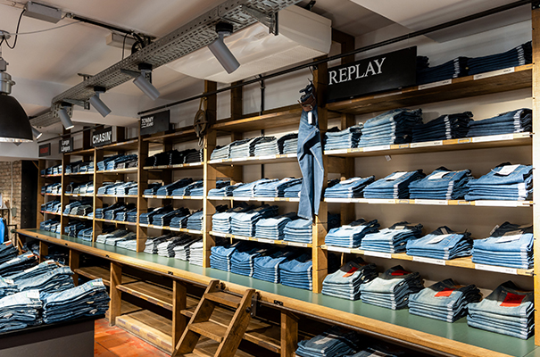 Jeanssortiment bei Jeans Reischmann in Ravensburg Jeanssortiment bei Jeans Reischmann in Ravensburg