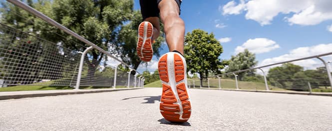 Entdecke Brooks Laufschuhe für Herren