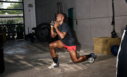 Entdecke adidas Trainings- und Fitnessbekleidung