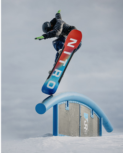 Laubild bei Nacht mit Stirnlampen