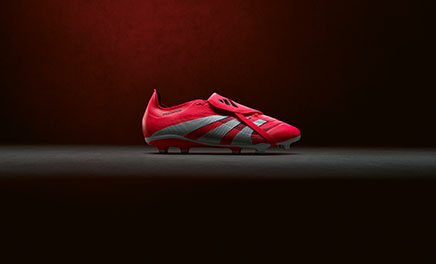 Entdecke adidas Fußballschuhe und -bekleidung